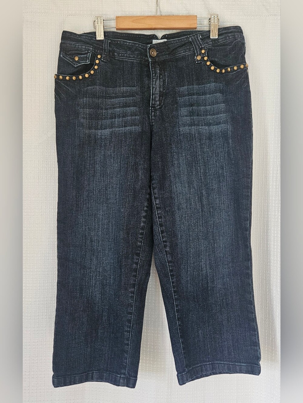 Relativity Dark Wash Jean Capris Size 10 Embelished with Gold Studs Stretch